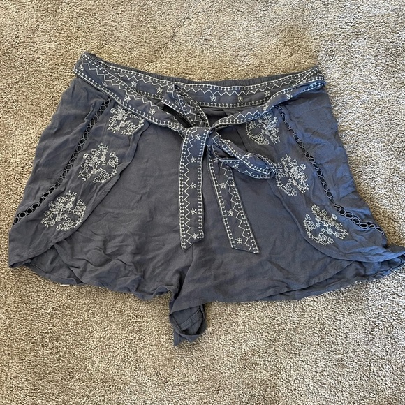 American Eagle Outfitters Pants - American Eagle shorts